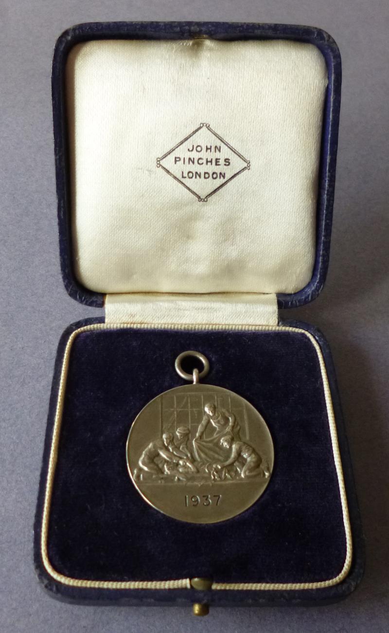 Non-military First-Aid Competition Medal in Presentation-case.