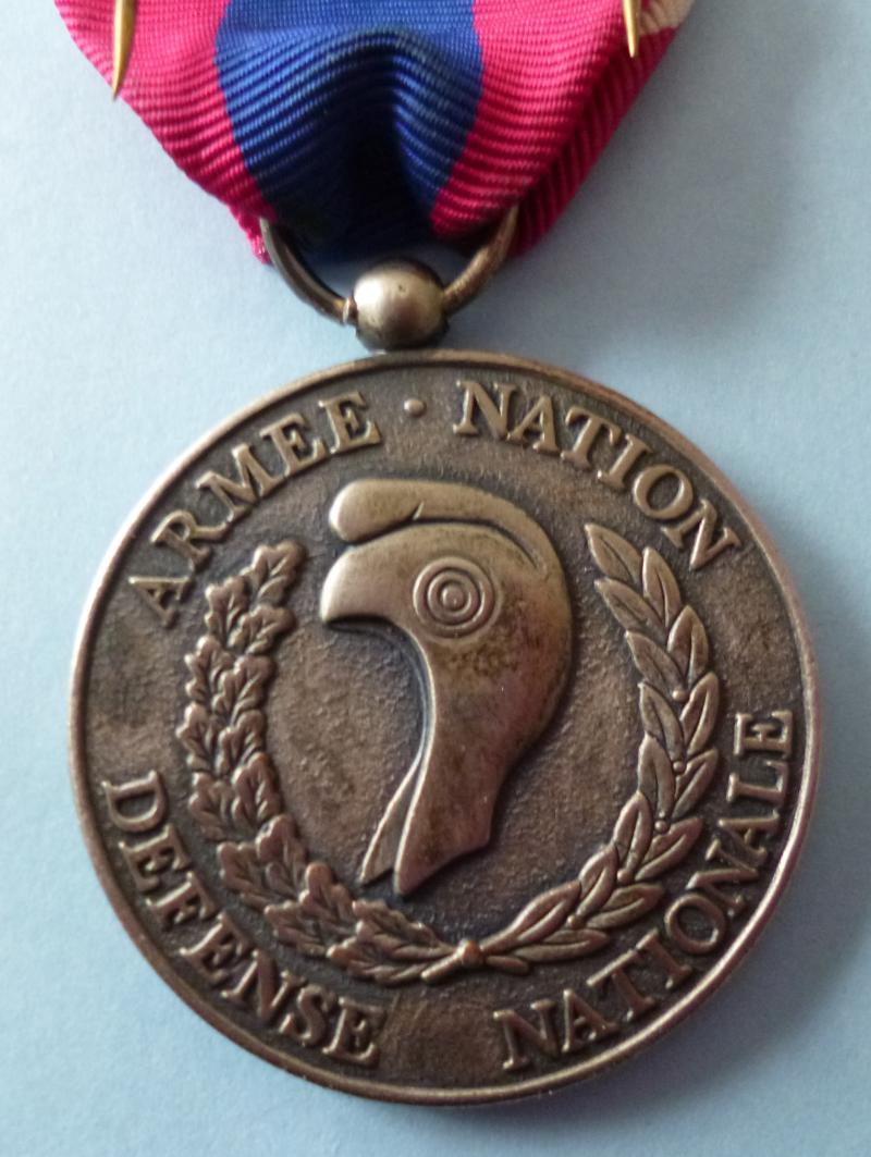 France : National Defence Medal (Médaille de la Défense nationale).