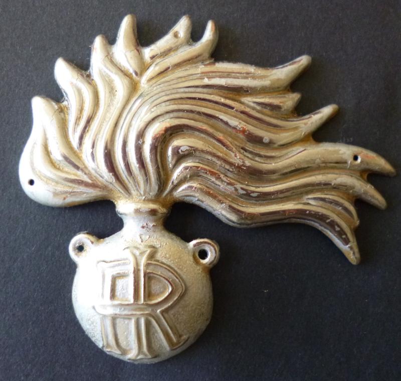 Italy : Italian Republican Carabiniere Cap-badge.