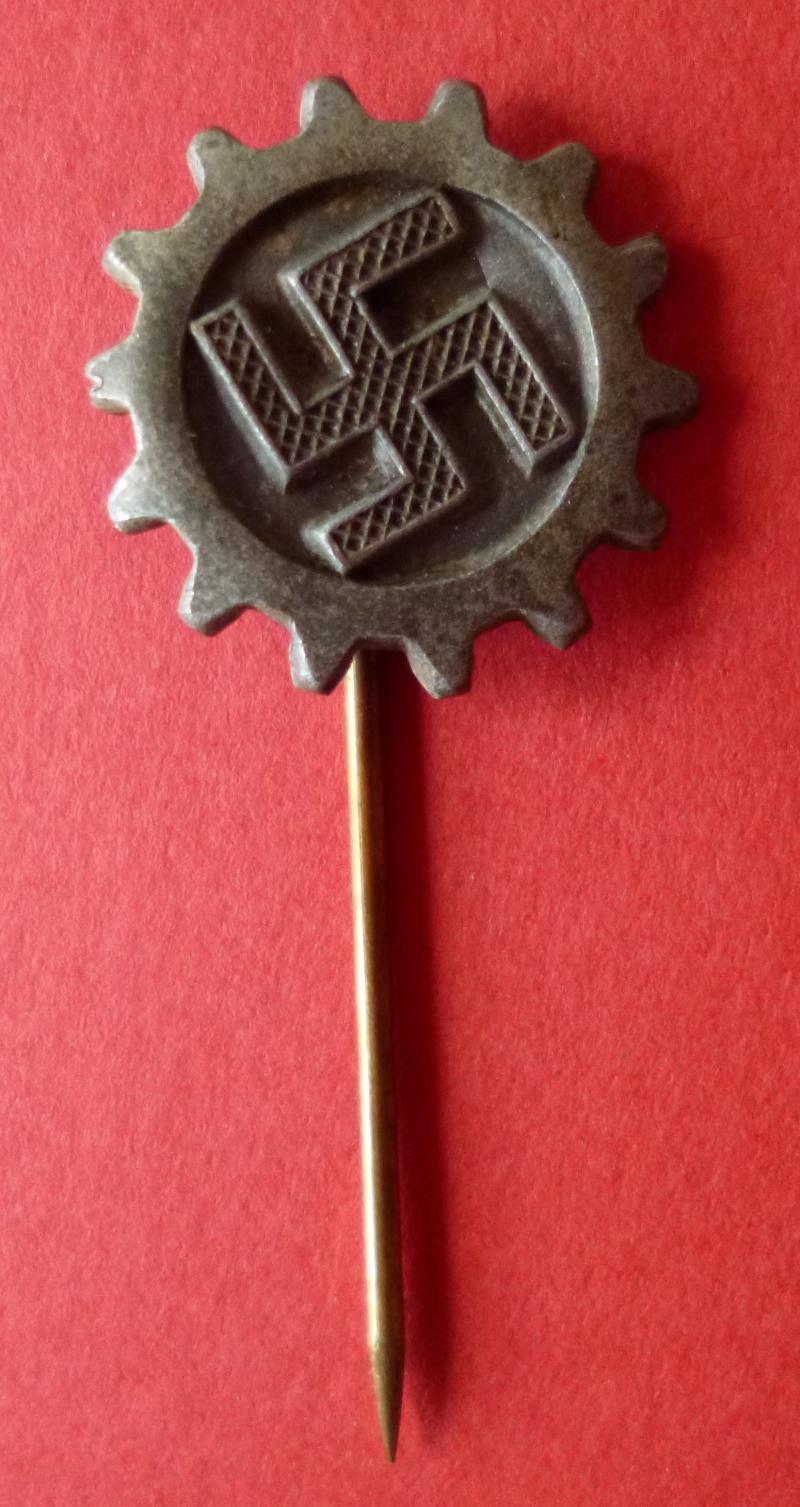 Third Reich :  Deutsche Arbeitsfront (DAF) Membership Stick-pin Lapel-badge.