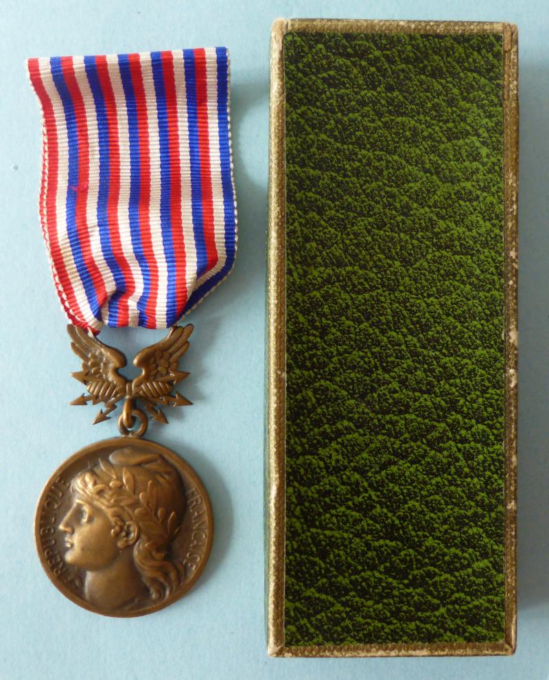 France : Bronze Medal of Merit for the Post & Telegraph Services in Original Presentation Box.