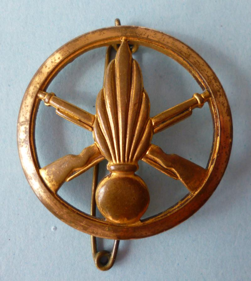 France : Army Infantry Beret-badge.