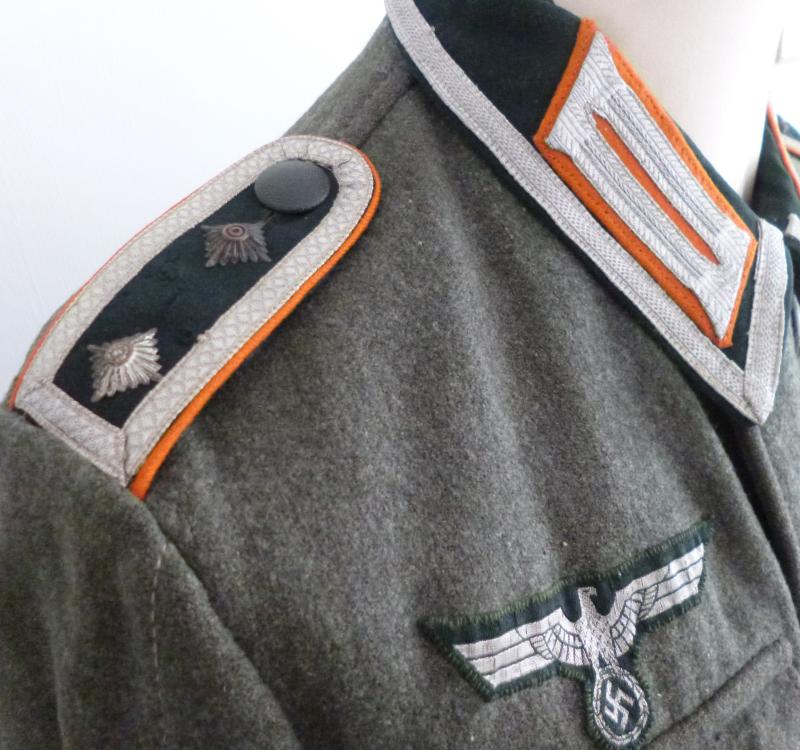 Third Reich : Wehrmacht / Heer (Army) Oberfeldwebel's M-40 Service-tunic with Orange Arm-of-Service Colour.