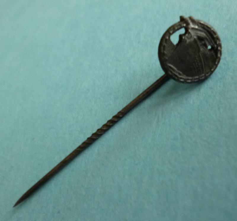 Third Reich : Kriegsmarine Blockadebrecher-Kriegsabzeichen (Blockade breaker War-badge) Stickpin Miniature Lapel-badge.