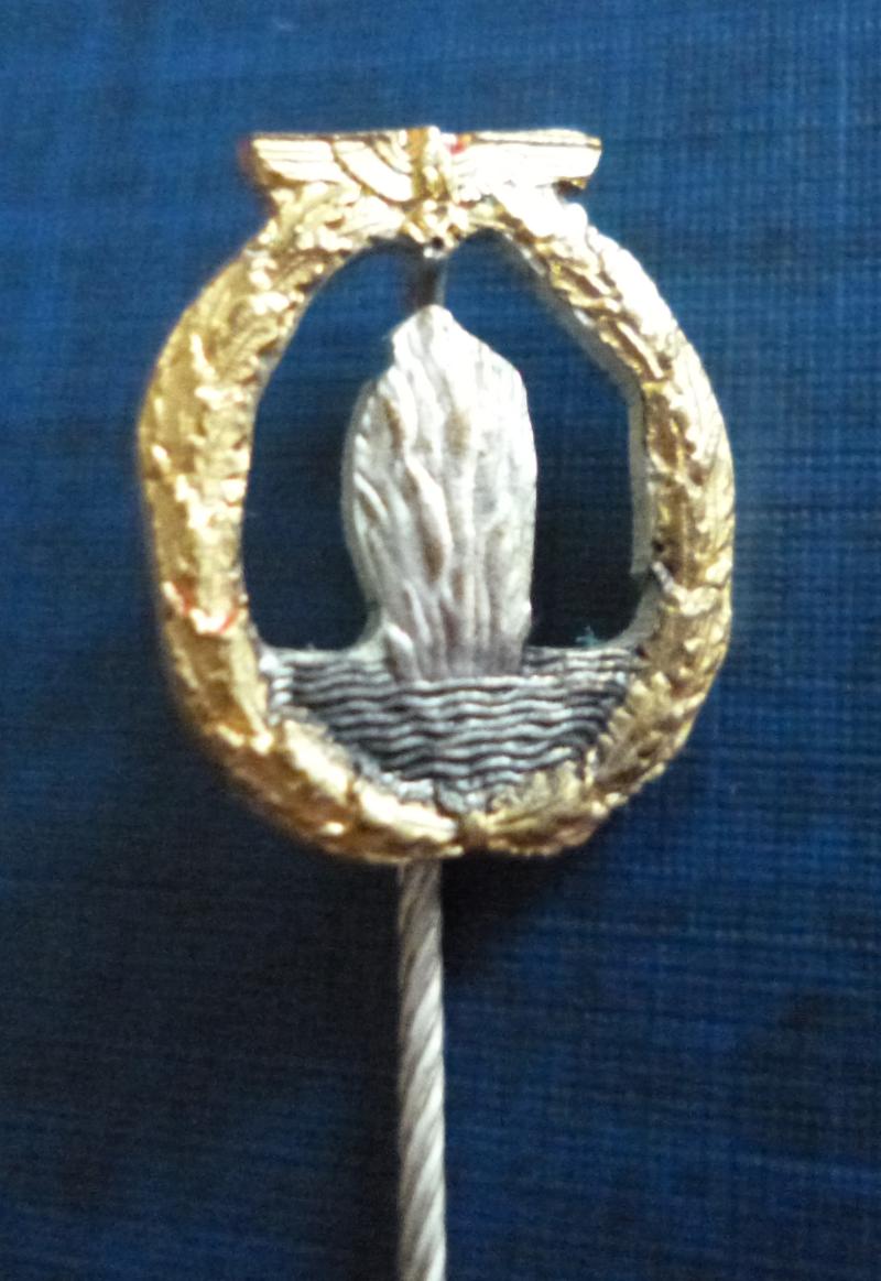Third Reich : Kriegsmarine Minensucher-Kriegsabzeichen Miniature Stick-pin Lapel-badge.