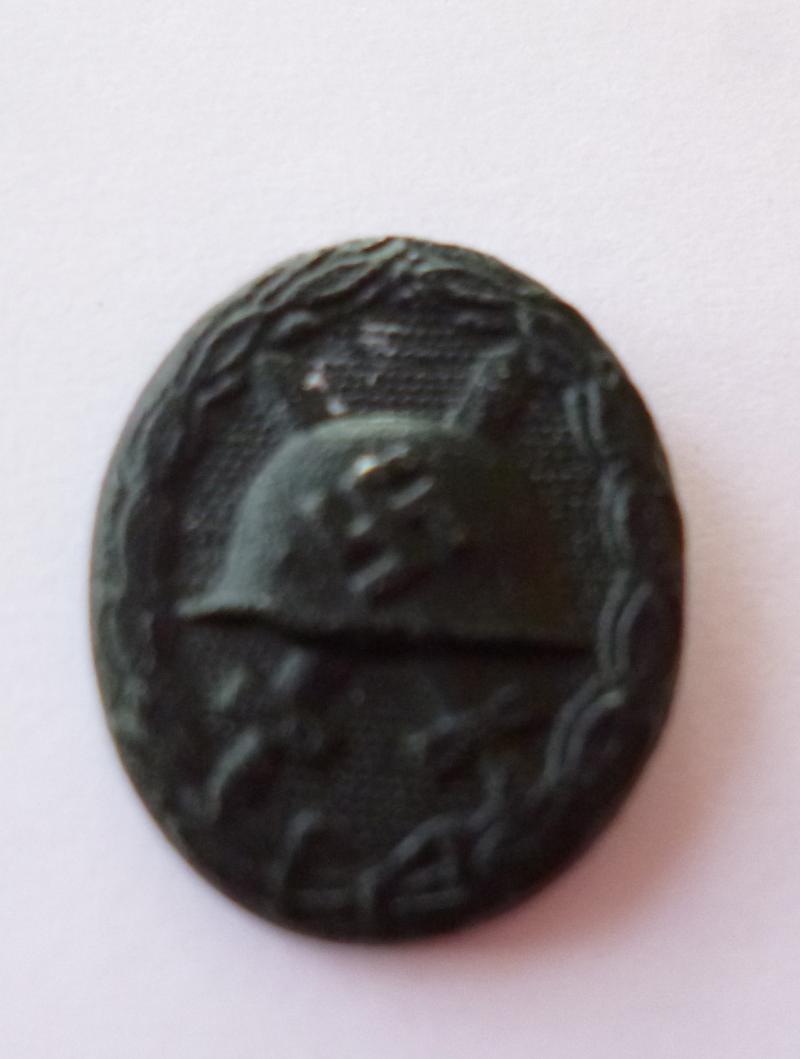 Third Reich : 1939 Wound Badge in Black Miniature Stick-pin Lapel-badge.