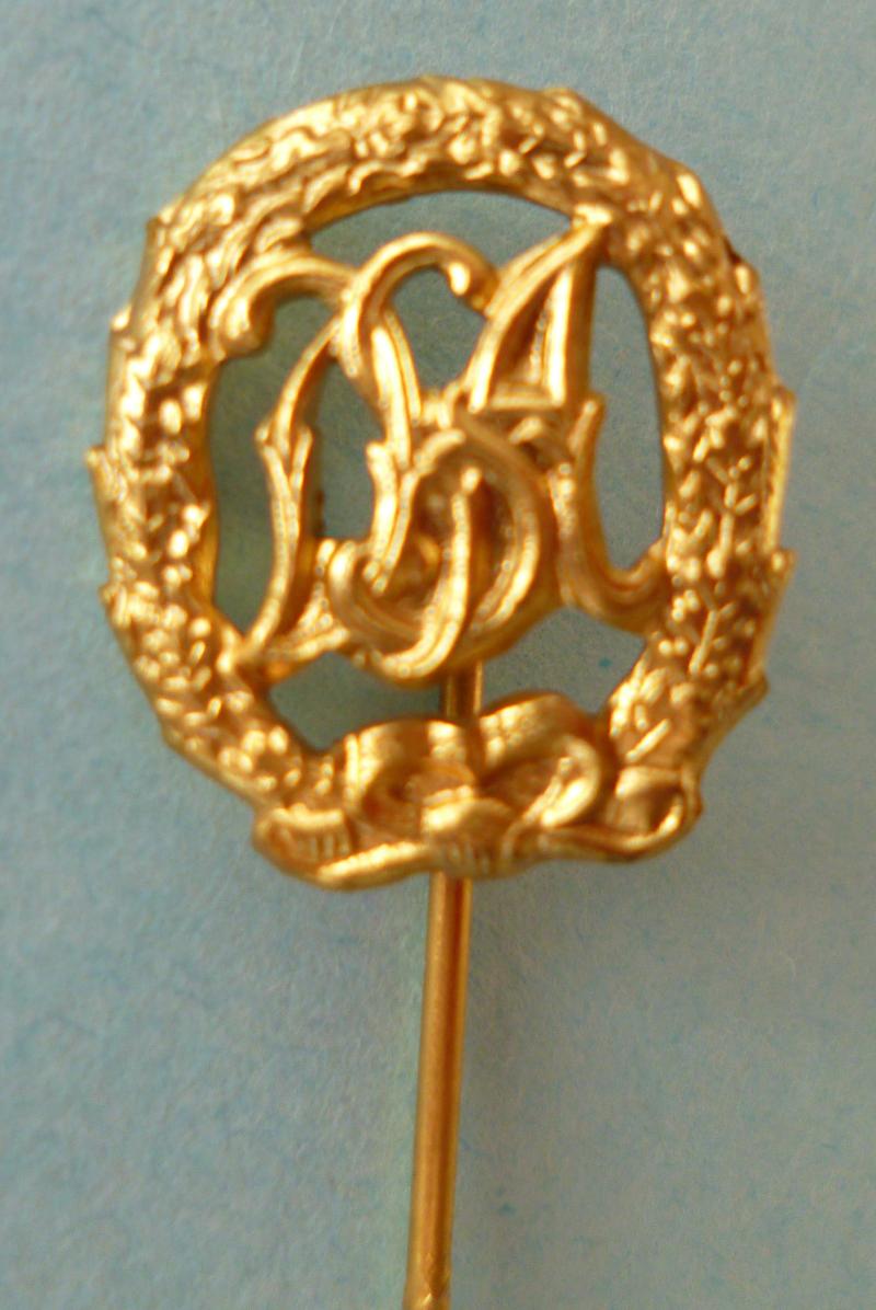 BRD : West German Deutscher Sportabzeichen (DSA)  in Gold Stickpin Miniature Lapel-badge.