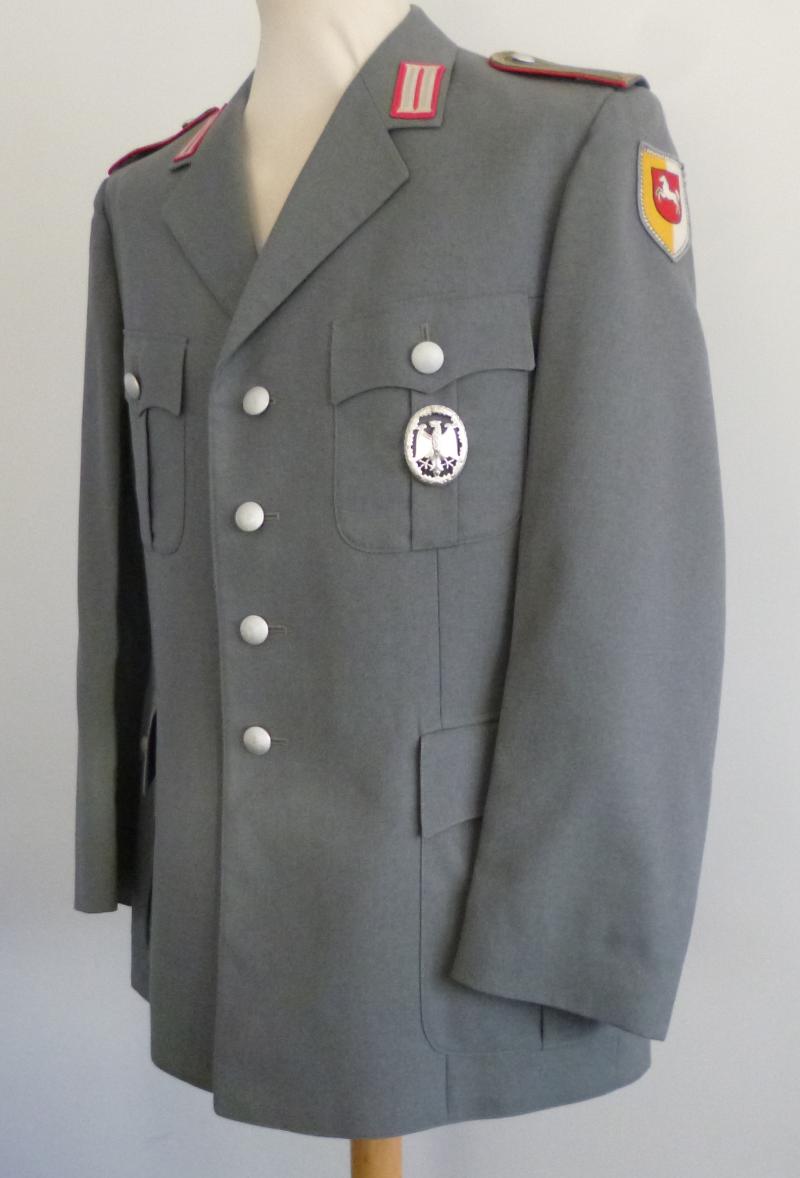 BRD : West German Bundesheer Service Uniform-tunic for an Artillery Stabsunteroffizier with HQ, 1st Panzer-Grenadier Division.