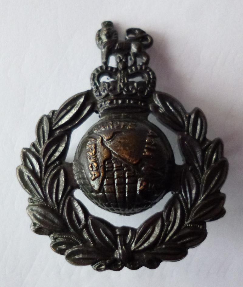 Royal Marines Queen's Crown Beret-badge.