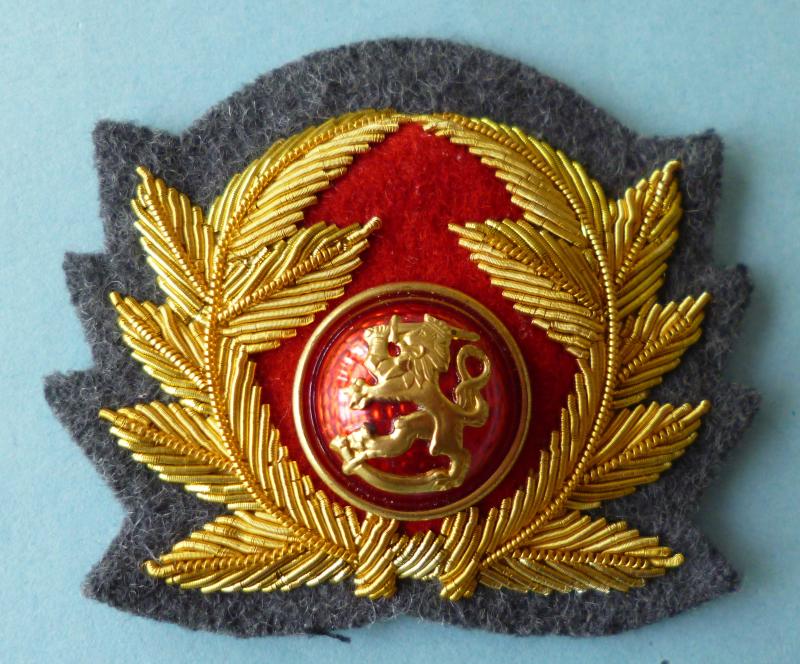 Hungary : Post-WW2 Hungarian Army Artillery Officers Cap-badge.