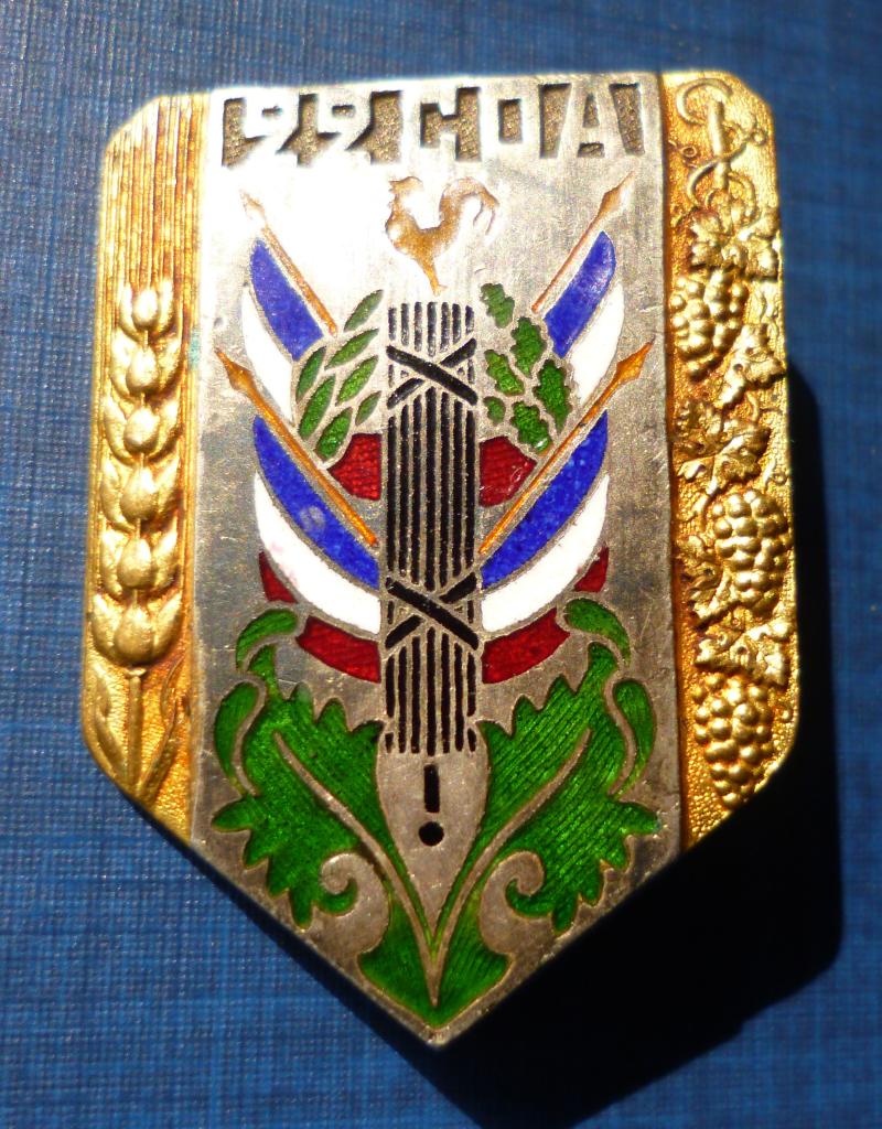 France : Army 22nd Section of The Military Administrative Clerks and Workers. (22e Section de la Commis et Ouvriers Militaires d'Administration - COA) Formation=badge.