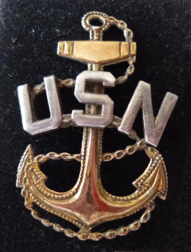 USA : WW2 United States Navy Petty Officer Cap-badge.