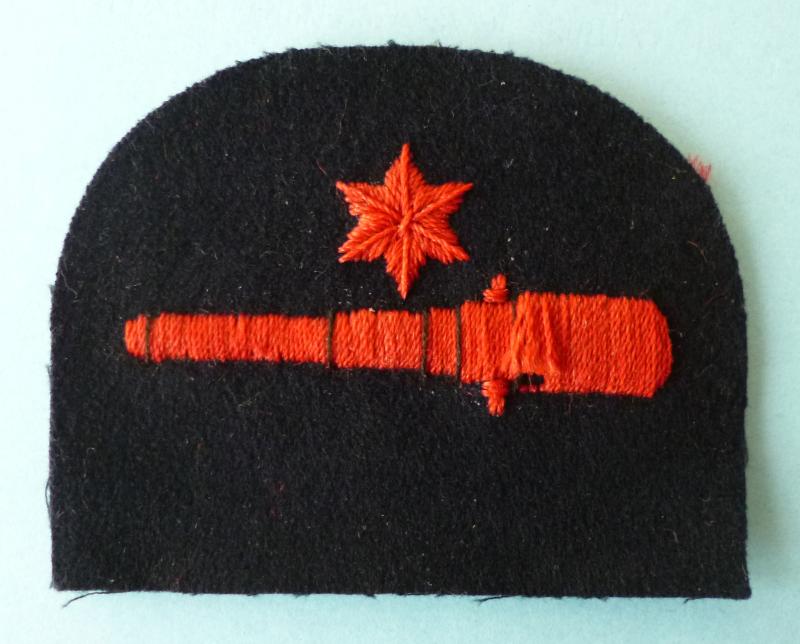 Royal Navy WW2 Seaman Gunner Ratiing 3rd Class Red  on Navy-blue Arm-badge.