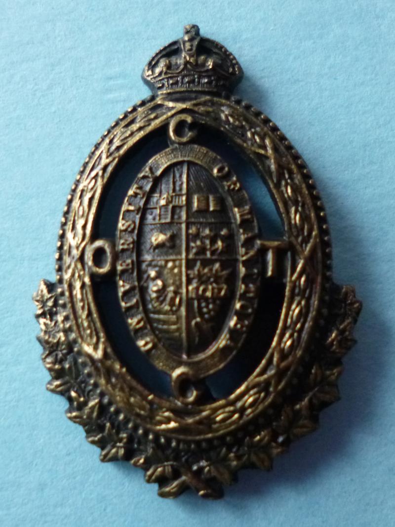 Canada : University of Manitoba C.O.T.C King's crown Cap-badge.