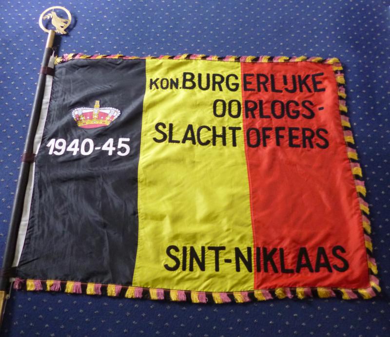 Belgium : Complete Flag-Standard of the 1940-45 Royal Civilian War Victims Association Branch in St Niklaas, Flanders.